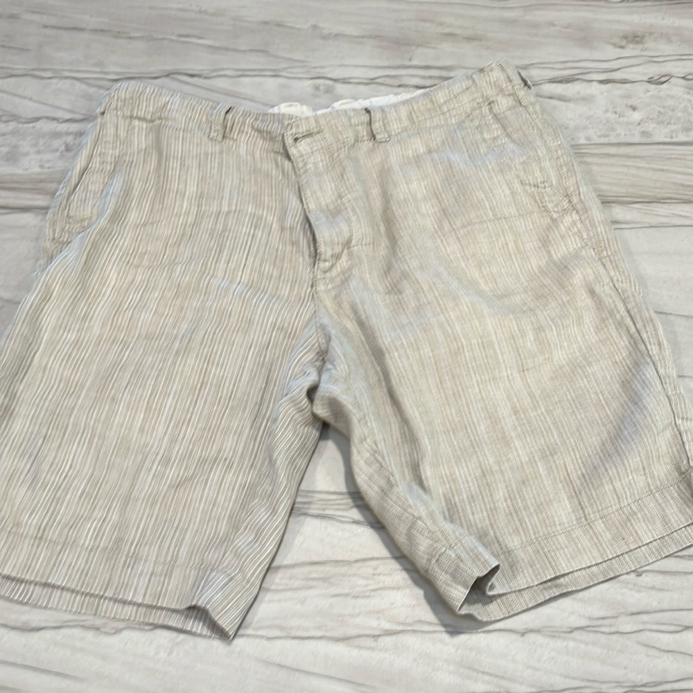 Tommy Bahama linen blend size L shorts read description